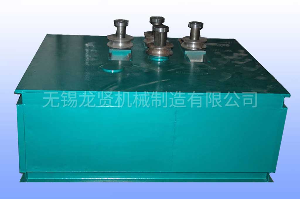 操作員在操作多功能彎管機(jī)應(yīng)注意哪些事項(xiàng)？